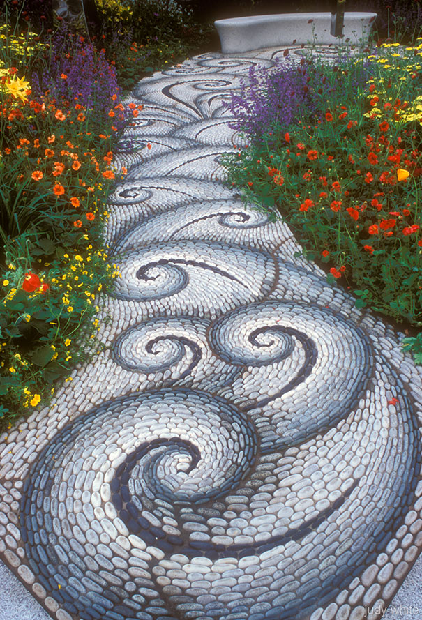 garden-pebble-stone-paths-3.jpg