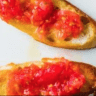 Pan con tomate