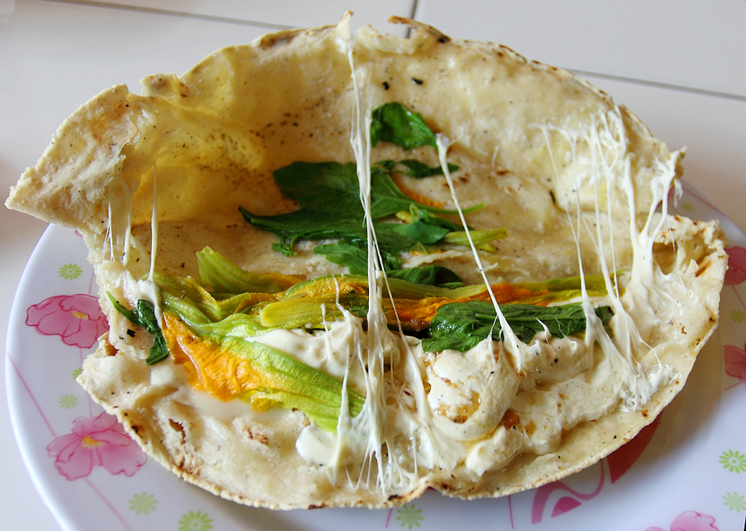 Empanada_flor_de_Calabaza.jpg