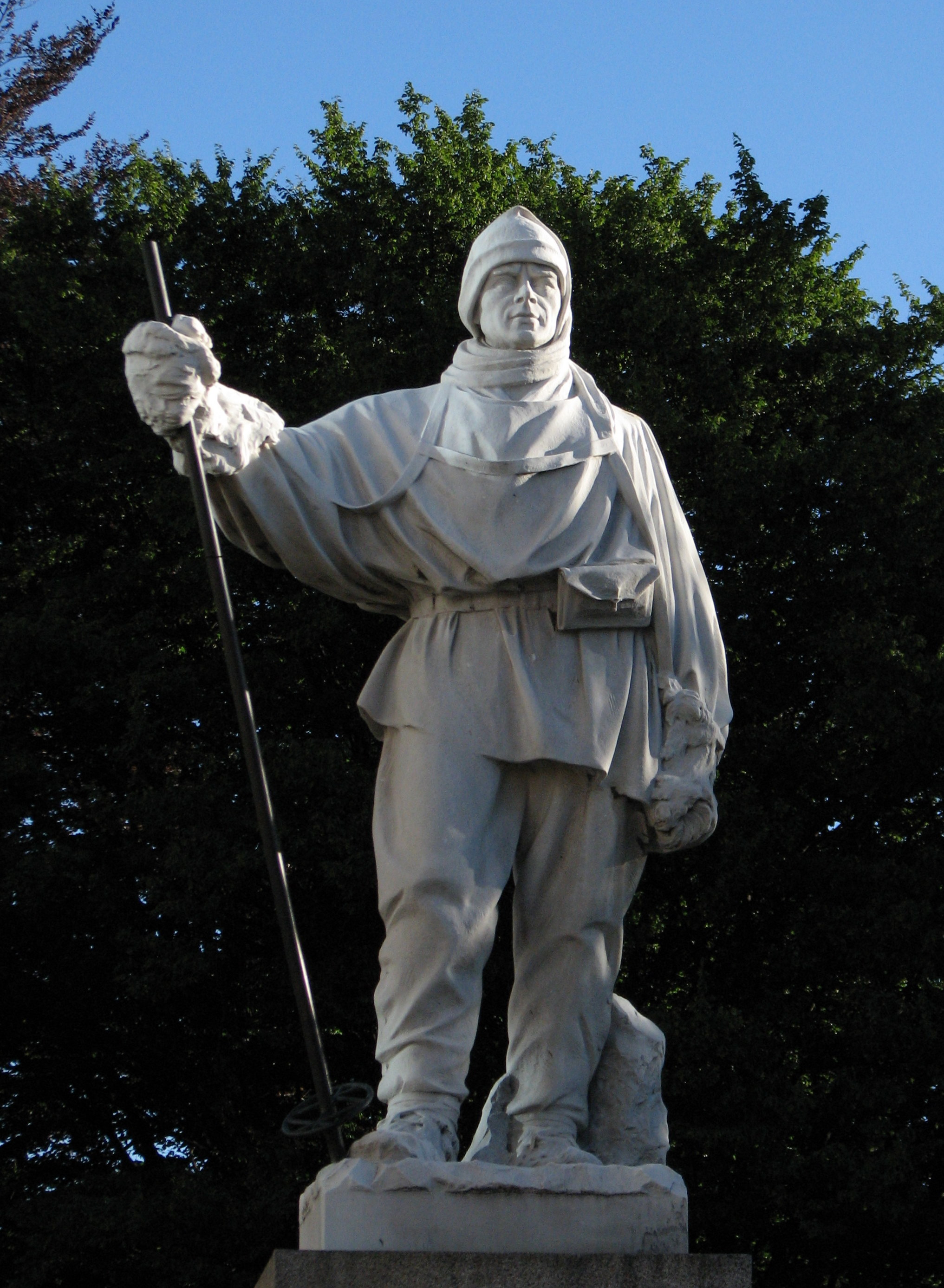 Scott_Statue.jpg