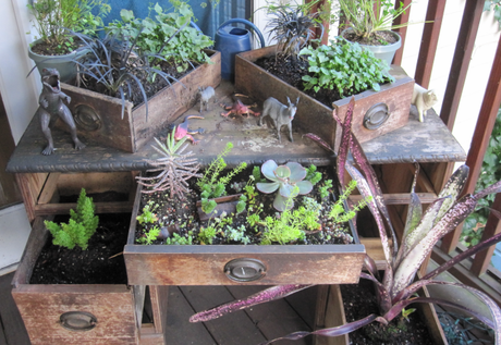 desk_garden-using-drawers-as-planter-boxes.png