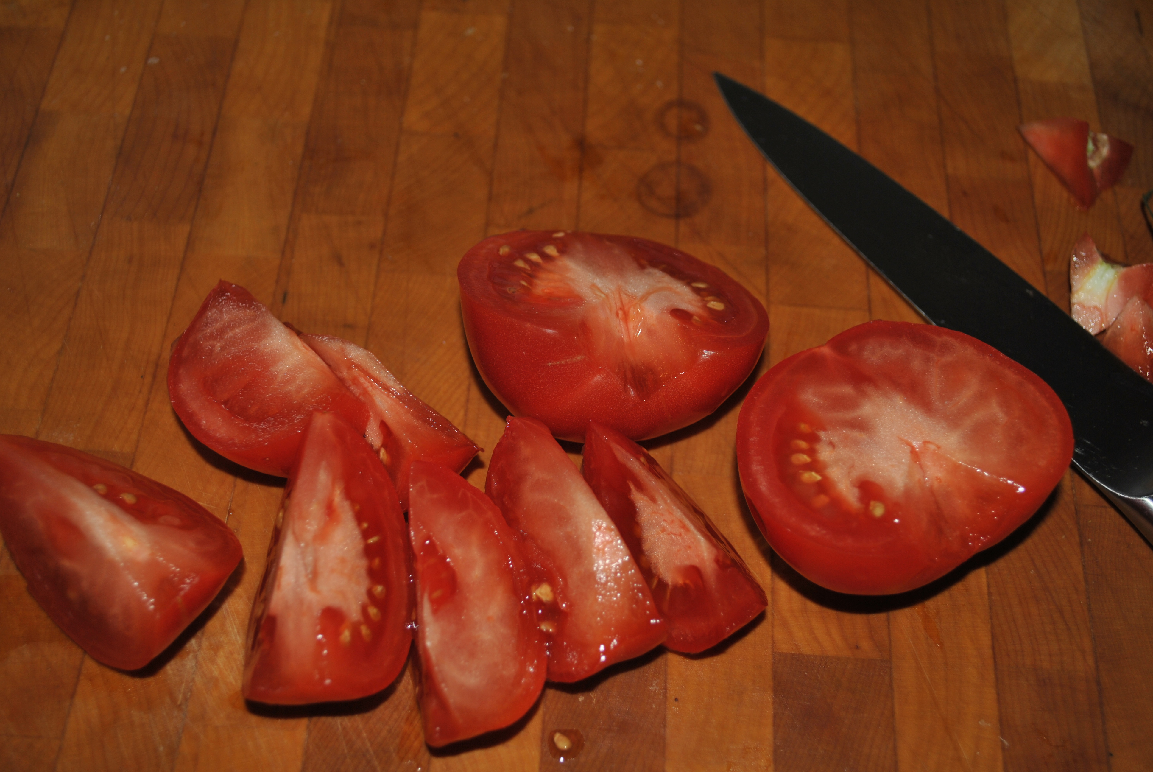 1u-core-and-chop-tomatoes.jpg