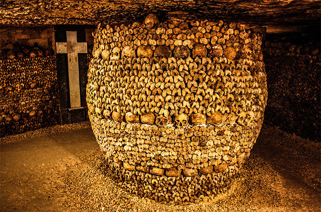 paris-catacombs.jpg
