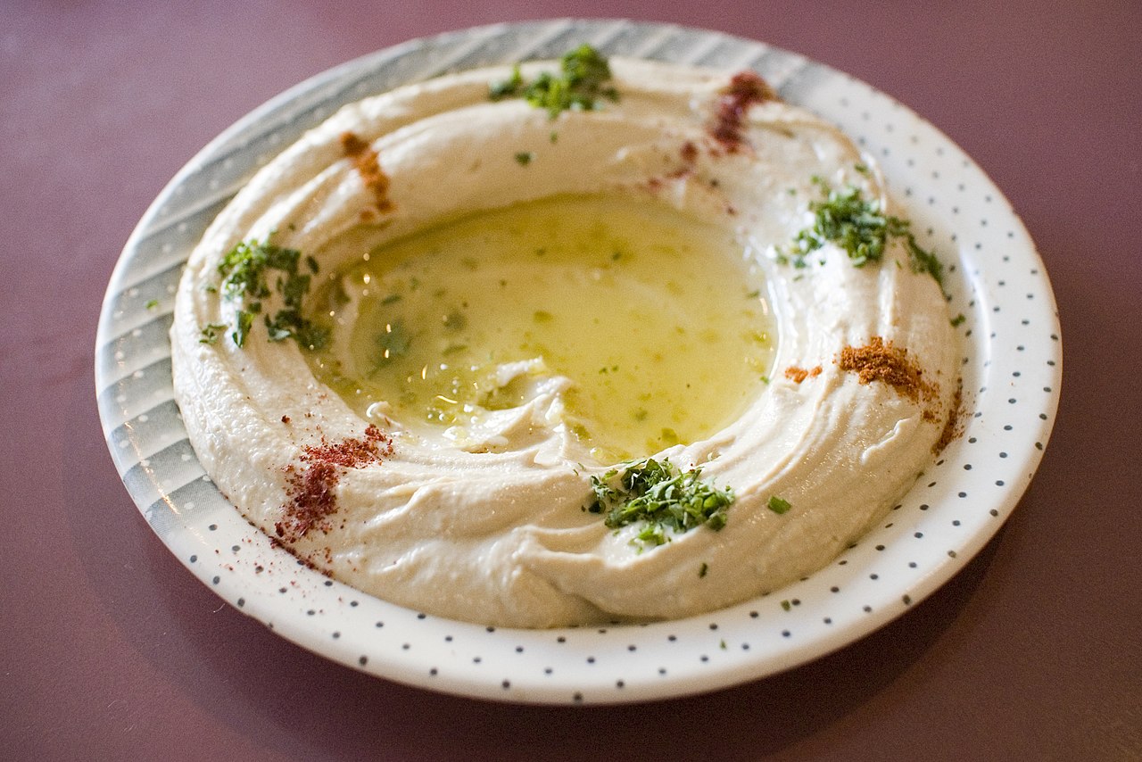 1280px-Hummus_from_The_Nile.jpg